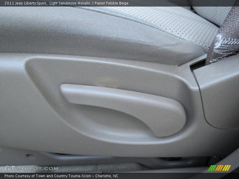 Light Sandstone Metallic / Pastel Pebble Beige 2011 Jeep Liberty Sport