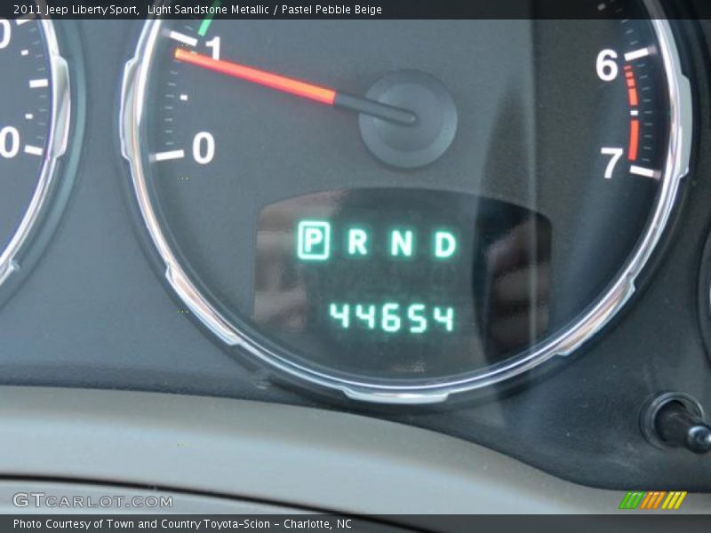 Light Sandstone Metallic / Pastel Pebble Beige 2011 Jeep Liberty Sport