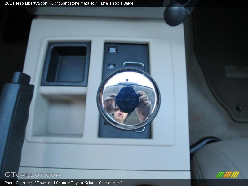 Light Sandstone Metallic / Pastel Pebble Beige 2011 Jeep Liberty Sport