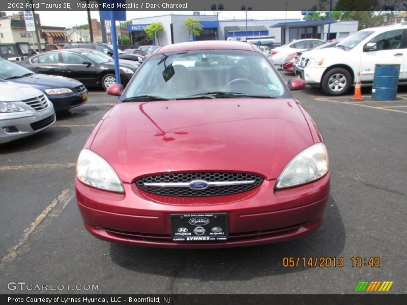 Matador Red Metallic / Dark Charcoal 2002 Ford Taurus SE