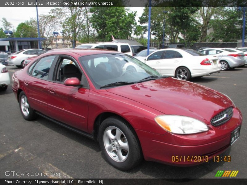 Front 3/4 View of 2002 Taurus SE