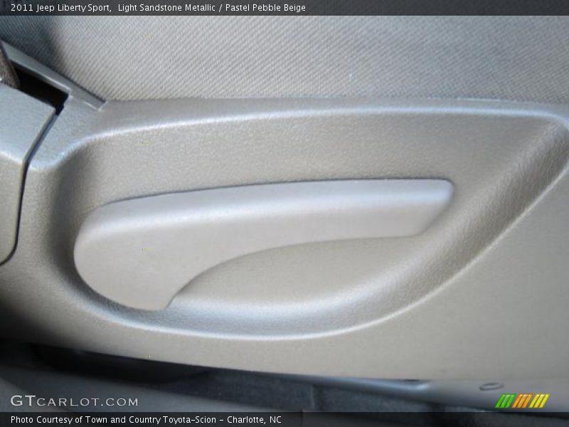 Light Sandstone Metallic / Pastel Pebble Beige 2011 Jeep Liberty Sport