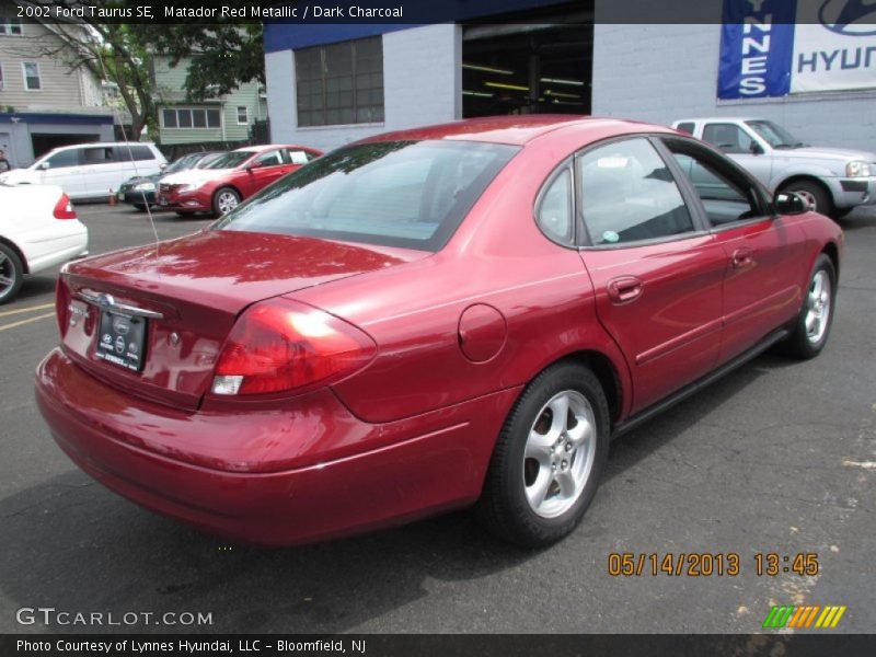 Matador Red Metallic / Dark Charcoal 2002 Ford Taurus SE