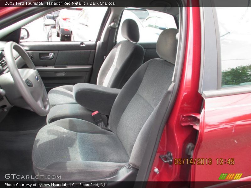 Matador Red Metallic / Dark Charcoal 2002 Ford Taurus SE
