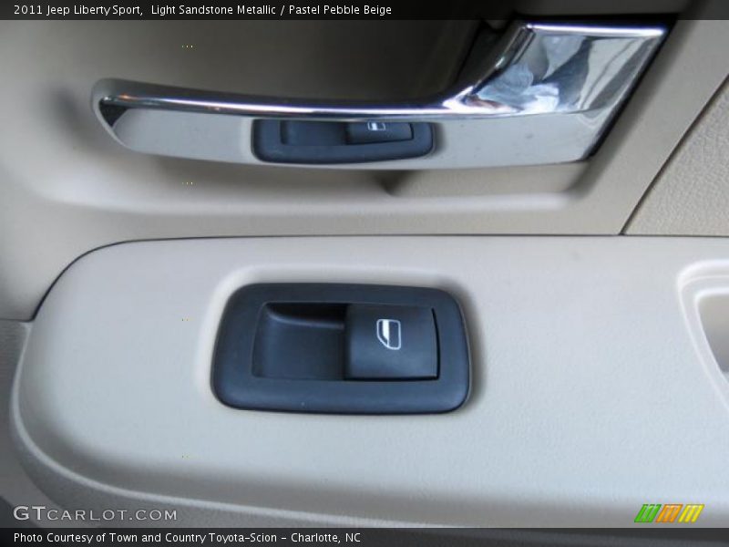 Light Sandstone Metallic / Pastel Pebble Beige 2011 Jeep Liberty Sport