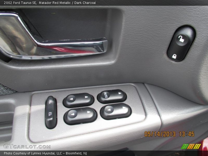 Matador Red Metallic / Dark Charcoal 2002 Ford Taurus SE