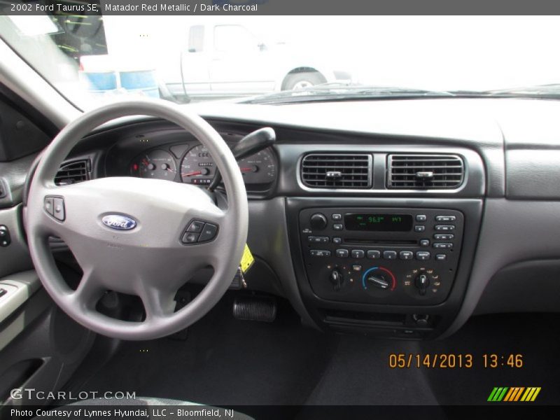 Matador Red Metallic / Dark Charcoal 2002 Ford Taurus SE