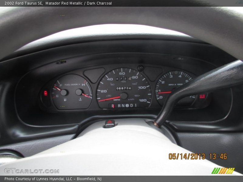 Matador Red Metallic / Dark Charcoal 2002 Ford Taurus SE