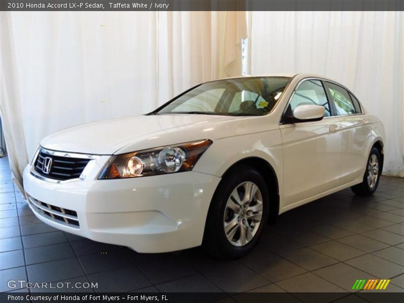 Front 3/4 View of 2010 Accord LX-P Sedan