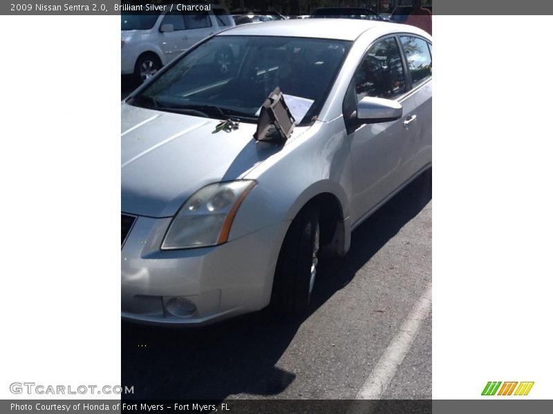Brilliant Silver / Charcoal 2009 Nissan Sentra 2.0