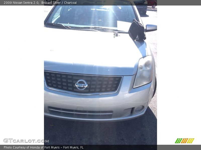 Brilliant Silver / Charcoal 2009 Nissan Sentra 2.0