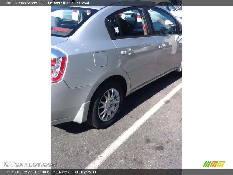 Brilliant Silver / Charcoal 2009 Nissan Sentra 2.0