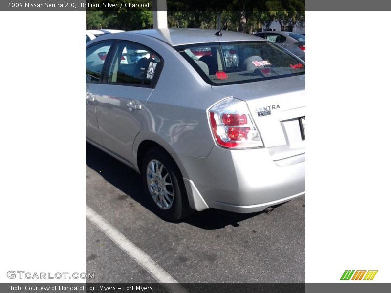 Brilliant Silver / Charcoal 2009 Nissan Sentra 2.0