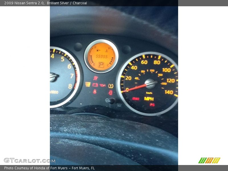 Brilliant Silver / Charcoal 2009 Nissan Sentra 2.0