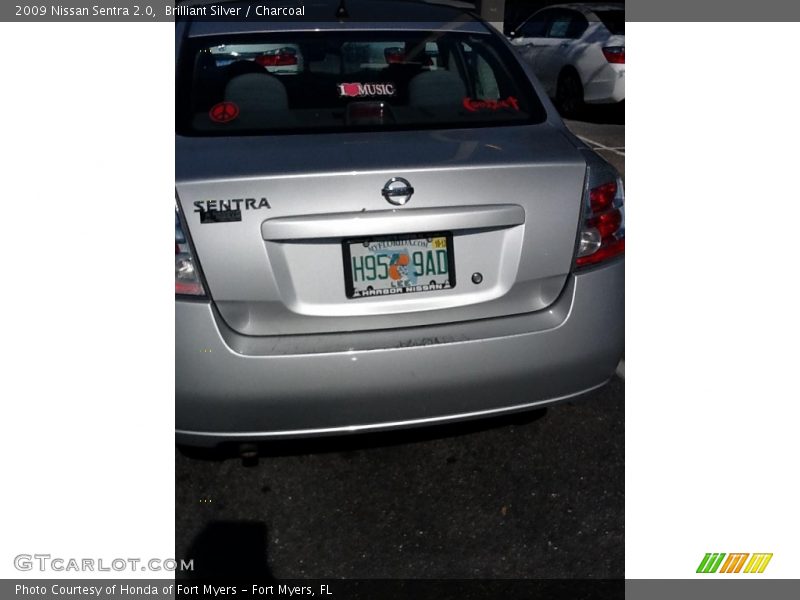 Brilliant Silver / Charcoal 2009 Nissan Sentra 2.0