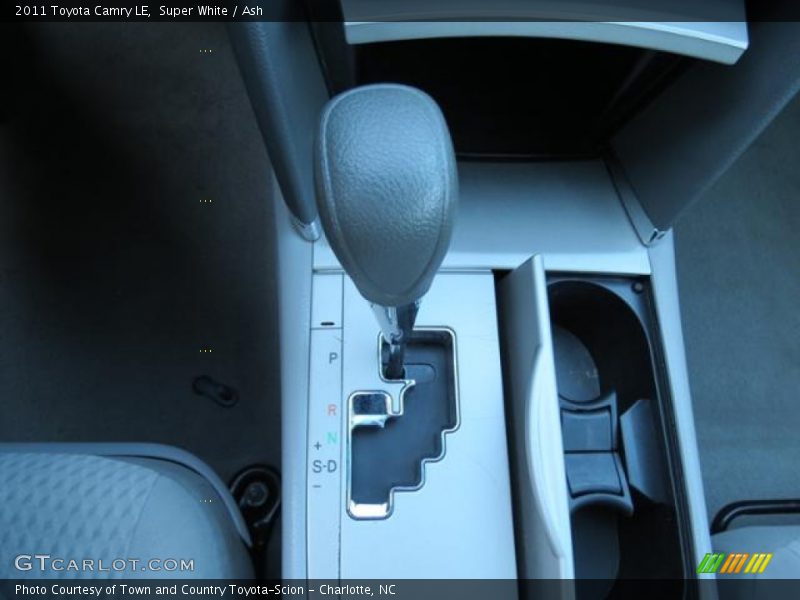 Super White / Ash 2011 Toyota Camry LE