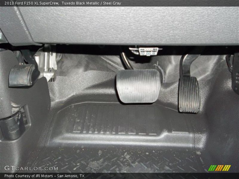Tuxedo Black Metallic / Steel Gray 2013 Ford F150 XL SuperCrew