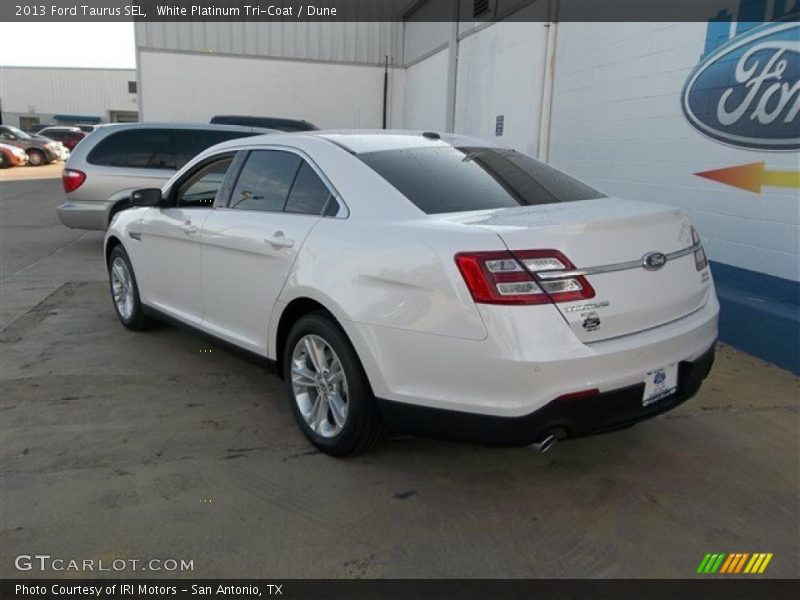 White Platinum Tri-Coat / Dune 2013 Ford Taurus SEL
