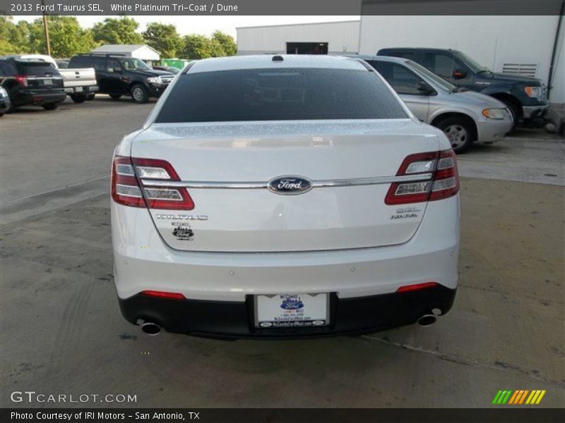 White Platinum Tri-Coat / Dune 2013 Ford Taurus SEL