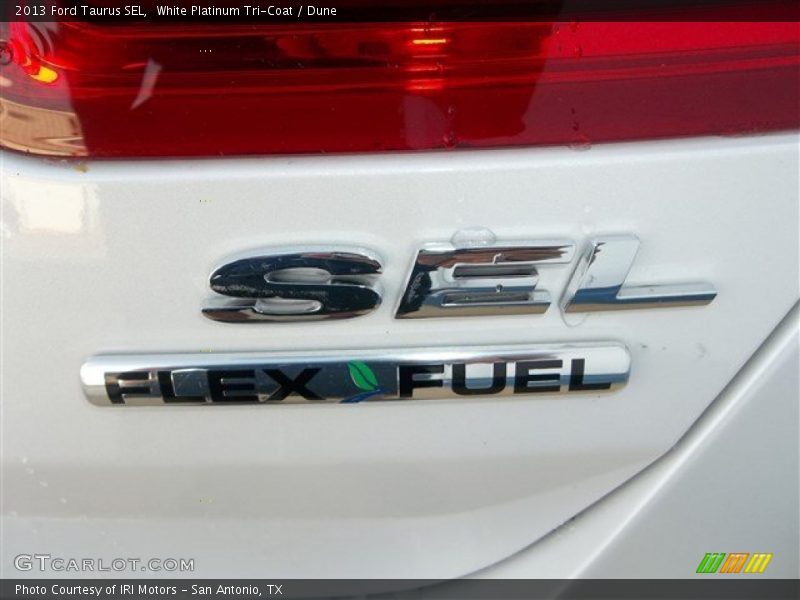 White Platinum Tri-Coat / Dune 2013 Ford Taurus SEL
