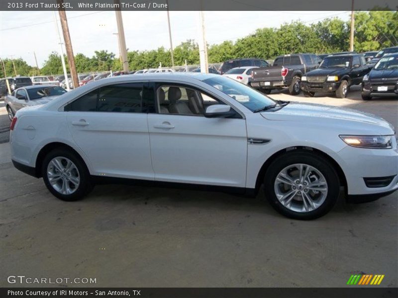 White Platinum Tri-Coat / Dune 2013 Ford Taurus SEL