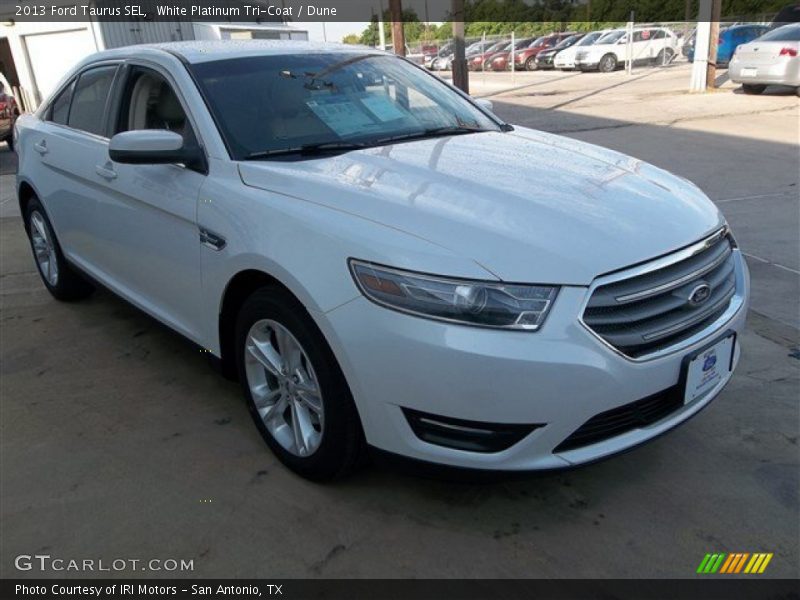 White Platinum Tri-Coat / Dune 2013 Ford Taurus SEL