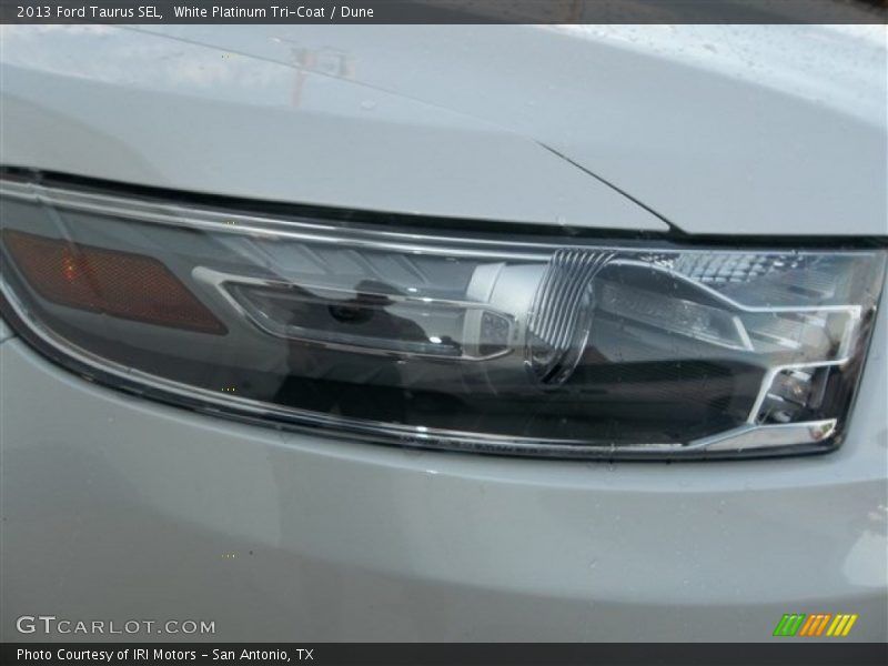 White Platinum Tri-Coat / Dune 2013 Ford Taurus SEL