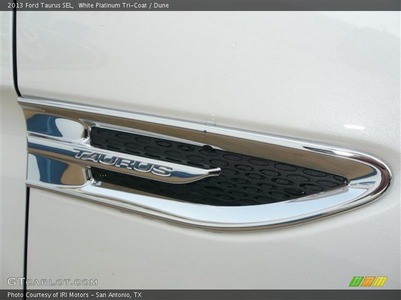 White Platinum Tri-Coat / Dune 2013 Ford Taurus SEL