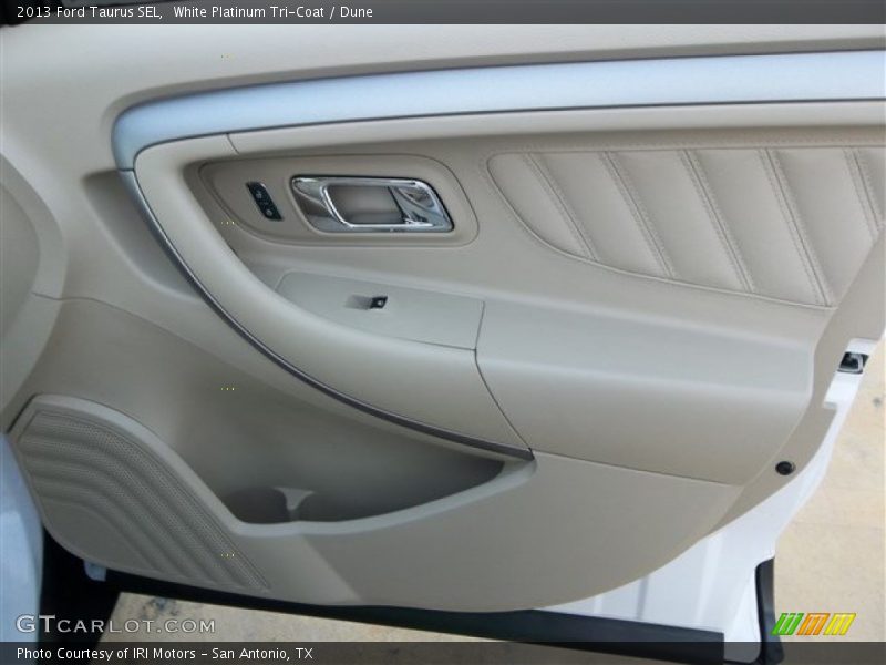 White Platinum Tri-Coat / Dune 2013 Ford Taurus SEL