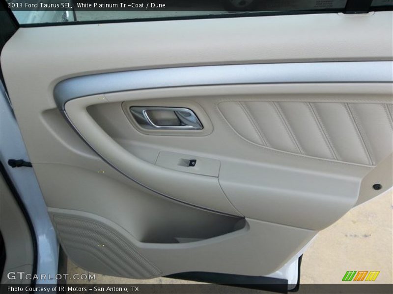 White Platinum Tri-Coat / Dune 2013 Ford Taurus SEL