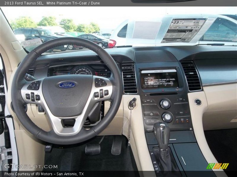 White Platinum Tri-Coat / Dune 2013 Ford Taurus SEL