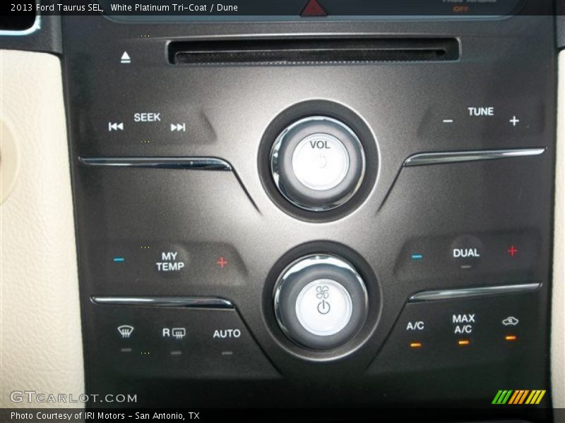 White Platinum Tri-Coat / Dune 2013 Ford Taurus SEL