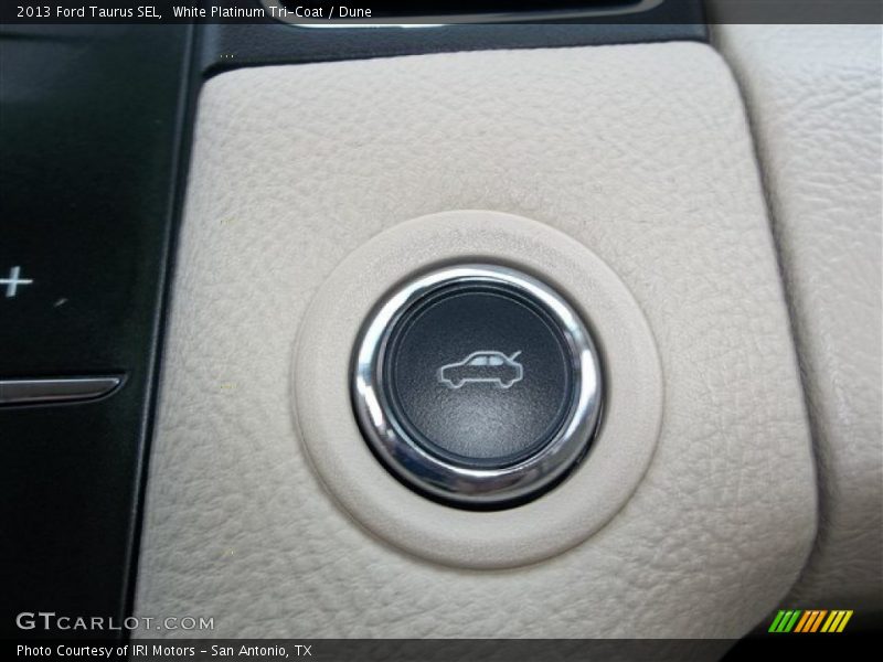 White Platinum Tri-Coat / Dune 2013 Ford Taurus SEL