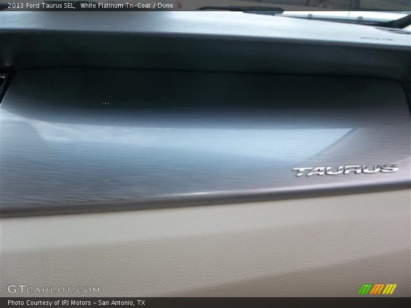 White Platinum Tri-Coat / Dune 2013 Ford Taurus SEL