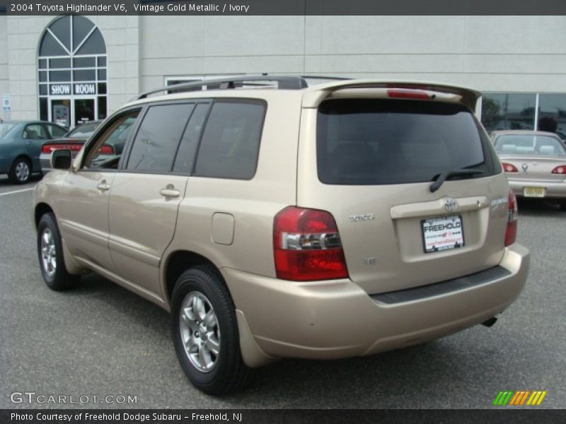Vintage Gold Metallic / Ivory 2004 Toyota Highlander V6