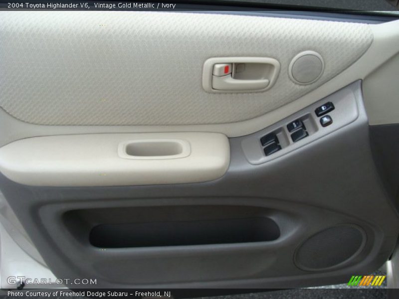 Vintage Gold Metallic / Ivory 2004 Toyota Highlander V6