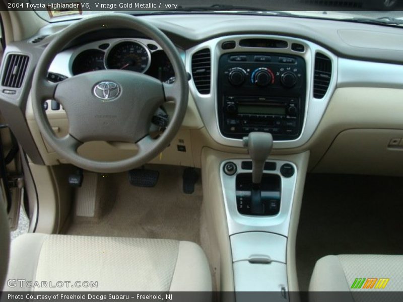Vintage Gold Metallic / Ivory 2004 Toyota Highlander V6