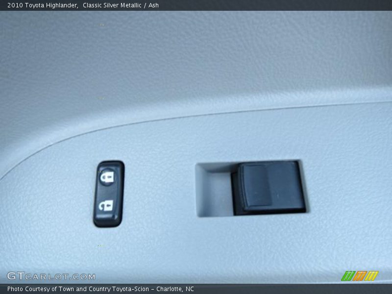 Classic Silver Metallic / Ash 2010 Toyota Highlander