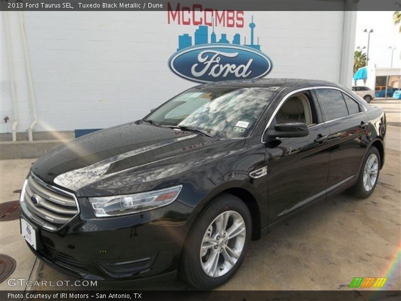 Tuxedo Black Metallic / Dune 2013 Ford Taurus SEL