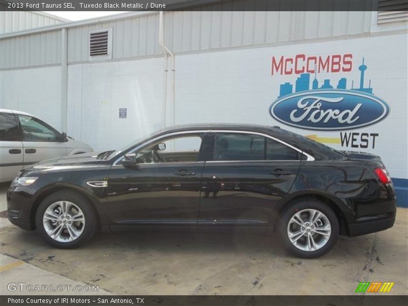 Tuxedo Black Metallic / Dune 2013 Ford Taurus SEL