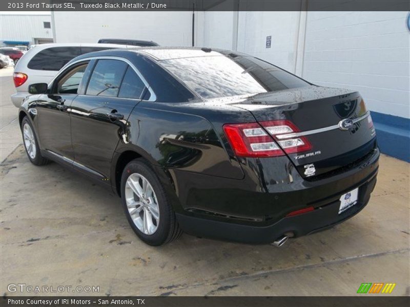 Tuxedo Black Metallic / Dune 2013 Ford Taurus SEL