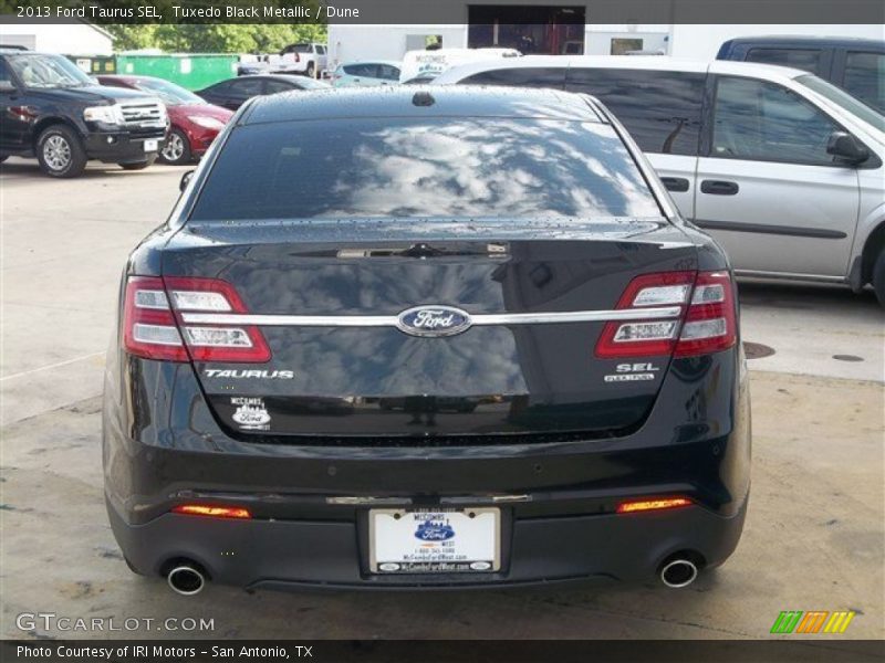 Tuxedo Black Metallic / Dune 2013 Ford Taurus SEL