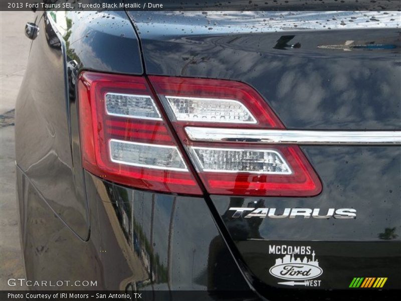 Tuxedo Black Metallic / Dune 2013 Ford Taurus SEL