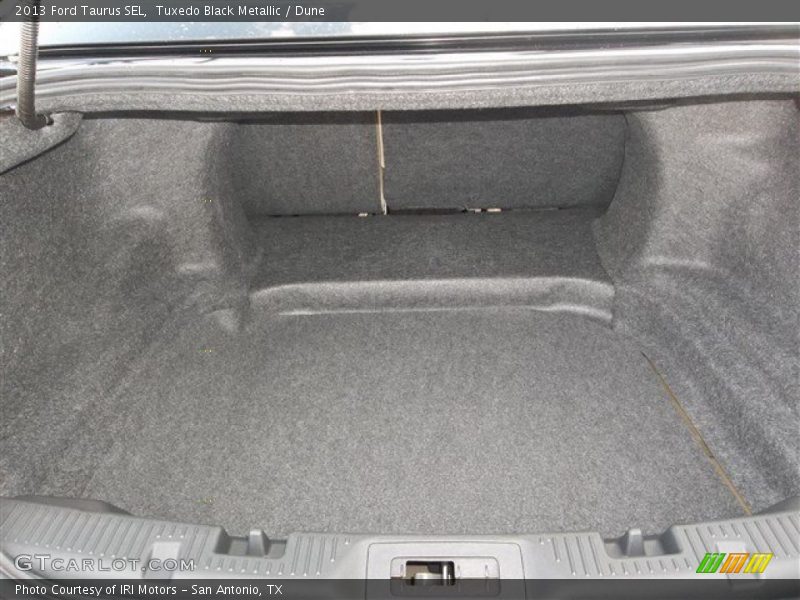 Tuxedo Black Metallic / Dune 2013 Ford Taurus SEL