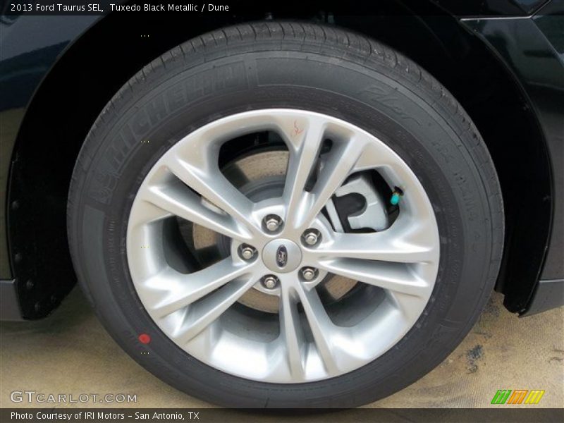 Tuxedo Black Metallic / Dune 2013 Ford Taurus SEL