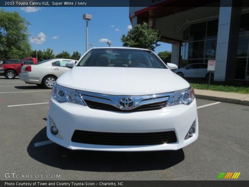 Super White / Ivory 2013 Toyota Camry XLE