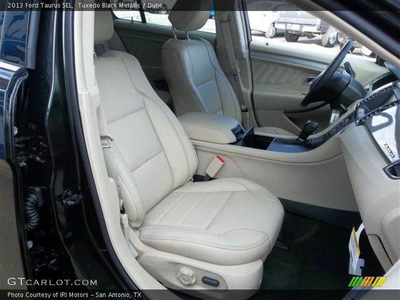Tuxedo Black Metallic / Dune 2013 Ford Taurus SEL