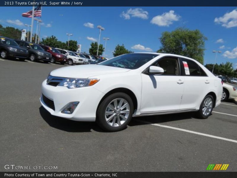 Super White / Ivory 2013 Toyota Camry XLE
