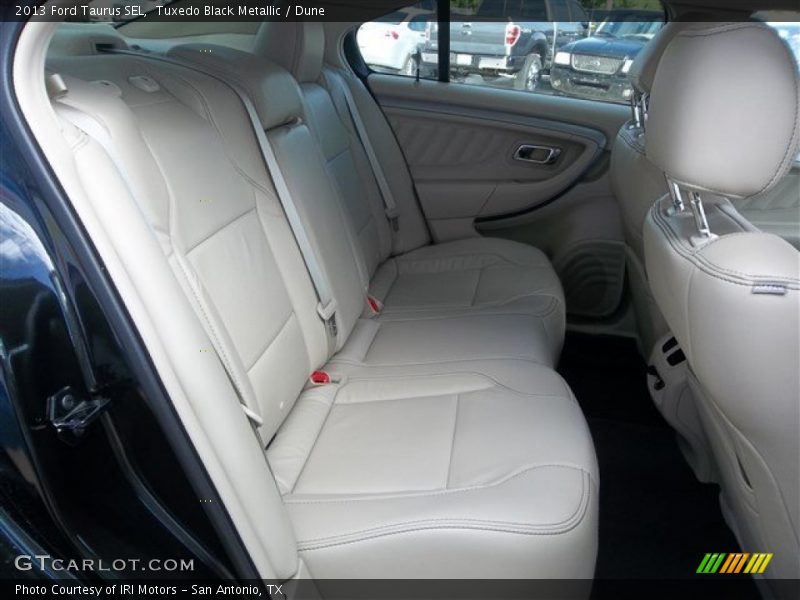 Tuxedo Black Metallic / Dune 2013 Ford Taurus SEL