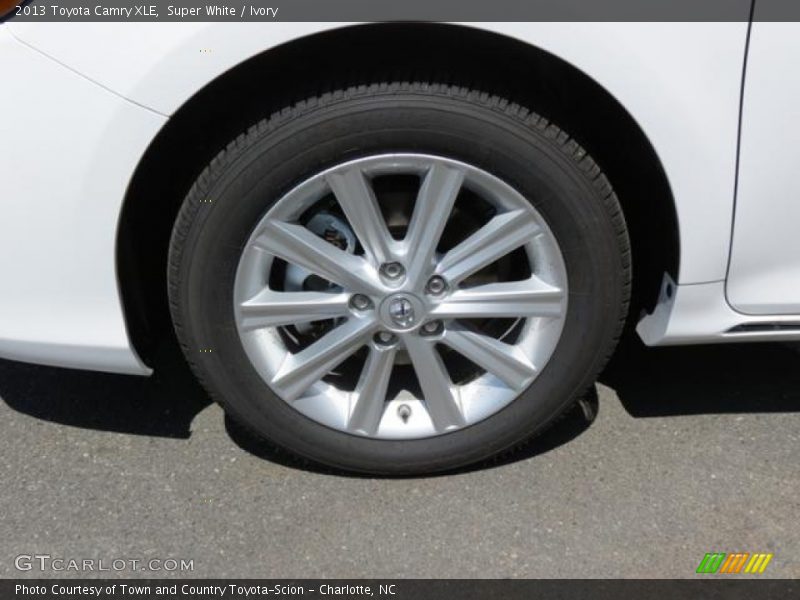 Super White / Ivory 2013 Toyota Camry XLE